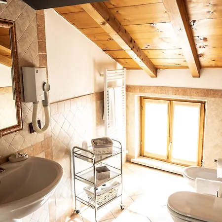 Le Finestre Su Borghetto 4* Валеджо-суль-Минчо