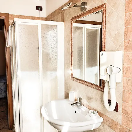 Le Finestre Su Borghetto 4*