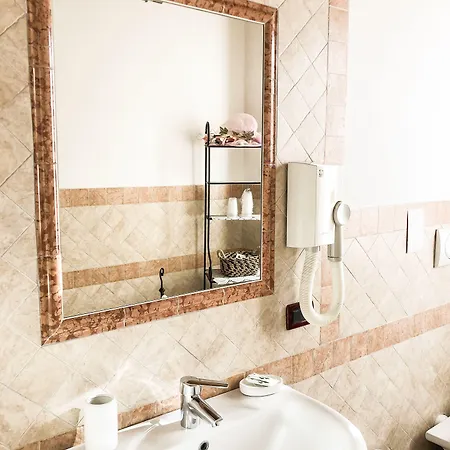 Le Finestre Su Borghetto Гостевой дом 4*