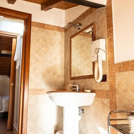 بيت ضيافة Le Finestre Su Borghetto 4*