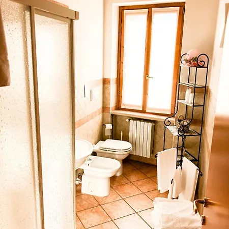 Le Finestre Su Borghetto 4* Валеджо-суль-Минчо