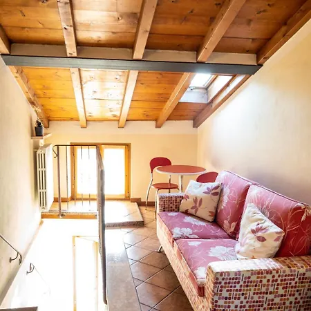 Le Finestre Su Borghetto فاليجيو سول مينشيو