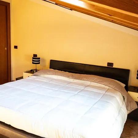 Le Finestre Su Borghetto فاليجيو سول مينشيو