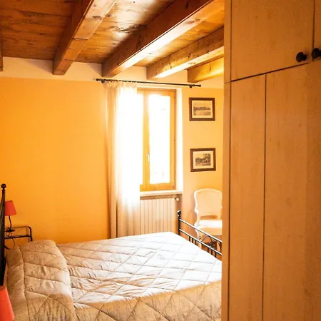 Le Finestre Su Borghetto 4* Валеджо-суль-Минчо