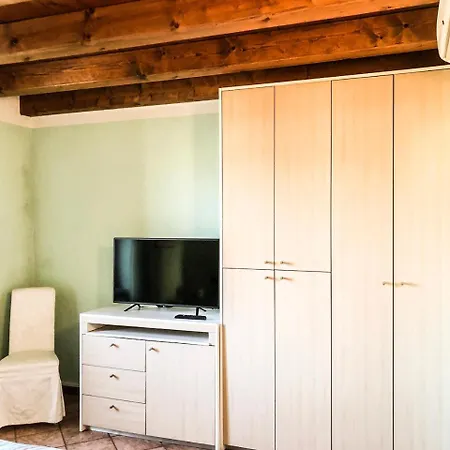 Le Finestre Su Borghetto 4* Валеджо-суль-Минчо