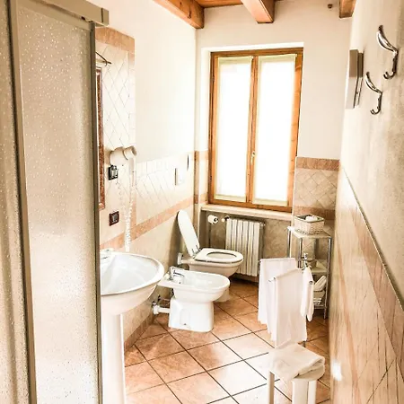 Le Finestre Su Borghetto 4*