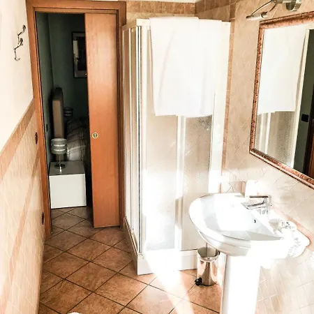 بيت ضيافة Le Finestre Su Borghetto 4*