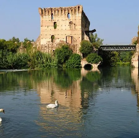 Le Finestre Su Borghetto فاليجيو سول مينشيو