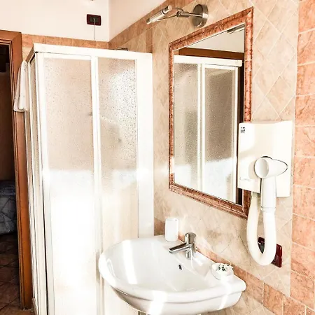 Le Finestre Su Borghetto 4*