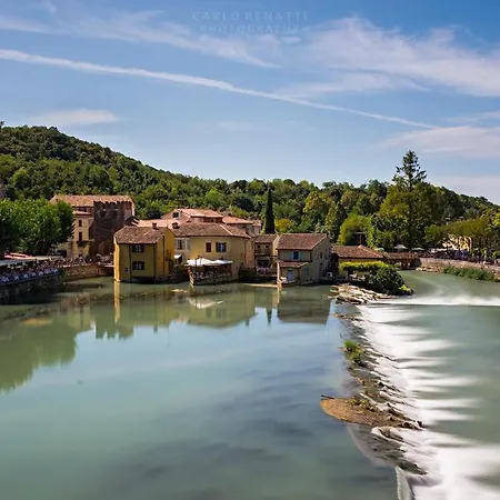 Le Finestre Su Borghetto بيت ضيافة 4*