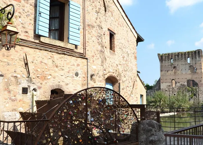 Pensjonat Le Finestre Su Borghetto 4*